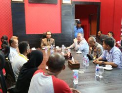 Warga Unjuk Rasa, Ketua DPRD Kepri Sambut Dengan Baik