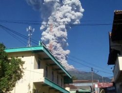 Gunung Meletus Freatik, Sleman dan Sekitar Hujan Abu