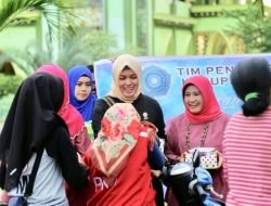 Ibu-ibu PKK Kab. Bintan Berbagi Ribuan Takjil Berbuka Puasa
