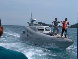 Lantamal IV Kerahkan Dua Patkamla SAR Kapal Tenggelam Di Tanjung Kelit
