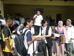 Alumni SMA 4 Berikan Bantuan Terhadap Siswa-Siswi yang Kurang mampu