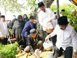 Nurdin Antar Jenazah Ibunda Hingga ke Liang Lahat