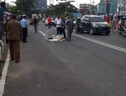 Pengendara Sepeda Motor Tewas Tergilas lori