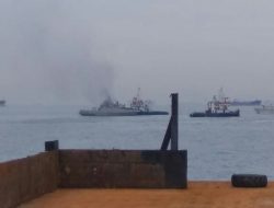 Kapal Tanker Aventador Meledak Dan Terbakar, Basarnas Selamatkan 5 ABK Yang Terjebak