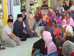Gubernur Kepri Berbagi Sayang Serahkan Sembako, Ajak Masyarakat Kompak