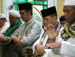 Bupati dan Wabup Bintan Melaksanakan Sholat Idul Fitri 1440 H di Masjid Nurul Iman Kijang