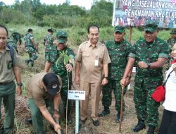 Memperingati Hari Juang TNI AD Anggota Makorem 033/WP Tanam Pohon Penghijauan