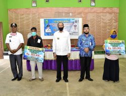 Salurkan BLT-DD, Bupati Sosialisasikan New Normal Bagi Warga Bunguran Batubi