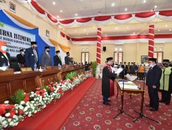 Ketua DPRD Natuna Daeng Amhar Resmi Diambil Sumpahnya Menggantikan Koleganya Andes Putra