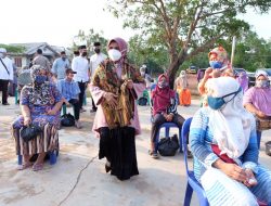 Rahma Serahkan Alat Tangkap Nelayan dan Usaha Kecil