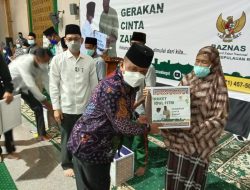 BAZNAS KEPRI Salurkan Paket Idul Fitri Kepada Lansia, Duafa Yatim dan Imam masjid