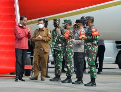 Presiden RI Joko Widodo Bersama Rombangan Tiba di Kota Batam