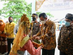 Gubernur Tinjau Vaksinasi Massal  IWAPI dan Polri di Tanjungpinang