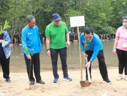 Gubernur Hadiri Penanmanan Mangrove dan Astindo Joybike 2021 di Batam