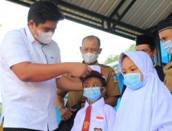 Usai Murid SD dan SMP, Kini Giliran Murid TK Pembina Negeri Kebagian Seragam Gratis
