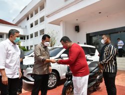 Gubernur Ansar Serahkan Bantuan 4 Unit Kendaraan Operasional Untuk 3 Yayasan di Tanjungpinang