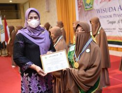 TP PKK Kepri Hadiri Wisuda Akbar Tahfidz Ponpes Darussilmi