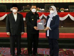 DPRD Bersama Pemerintah Provinsi Kepri Gelar Rapat Paripurna Penyampaian Ranperda Perubahan Ketiga Perda Tahun 2012 Tentang Retribusi Daerah