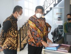 Plt Bupati Bintan Serahkan Rp 600 Ribu per KK Untuk 2.217 KPM di Bintan Penerima Bansos