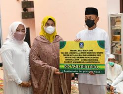 Gubernur Ansar Serahkan Bantuan Rp 920 Juta Untuk Masjid An-Nur Kawal