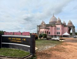 Masjid Pink Bintan Salah Satu Ikon Kebanggaan Masyarakat Bintan