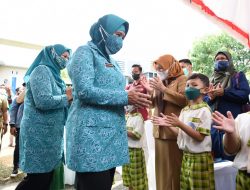 Kunjungi Posyandu Mawar, Tri Tito Karnavian Resmikan Dapur Sehat dan Posyandu Remaja