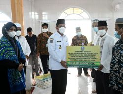 Gubernur Ansar Peringati Isra’ Mi’raj dan Serahkan Dana Hibah di Karimun