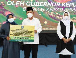 Gubernur Ansar Serahkan Bantuan Hibah Untuk Rumah Ibadah dan Yayasan di Kabupaten Bintan