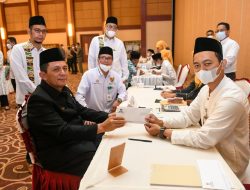 Suarakan Gerakan Cinta Zakat, Gubernur Ansar Serahkan Zakat ke BAZNAS Kepri