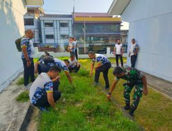 Pupuk Rasa Solidaritas Demi Menjaga Kebersihan, Lanud Raja Haji Fisabilillah Laksanakan Korve Bersama di Komplek Angkasa Loka
