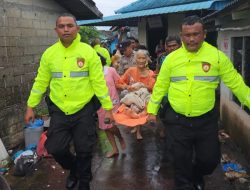 Cuaca Ekstrem, Polresta Tanjungpinang Kerahkan Personil Bantu Evakuasi Warga