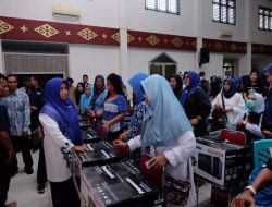 Walikota Tanjungpinang Serahkan 295 Alat Penunjang Usaha, Dari Freezer Hingga Open Gas