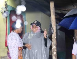 Hujan Lebat Malam Hari Tak menyurutkan Langkah, Rahma Tinjau Langsung Kondisi Warganya Yang Terdampak Banjir