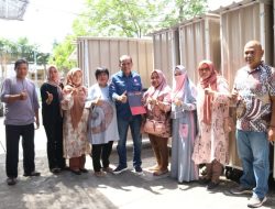 Anggota DPRD Kepri Sirajudin Nur Bantu pedagang kecil, Serahkan Gerobak Dagangan