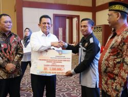 Ansar Ahmad Serahkan Berbagai Bantuan dan Insentif untuk Masyarakat Tanjungpinang