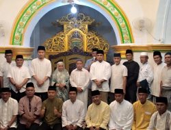 Wali Kota Rahma Safari Ramadhan di Masjid Sultan Riau Pulau Penyegat dan Serahkan Bantuan Uang Dari Baznas
