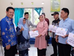 Permudah Kegiatan Sosial, Rahma Serahkan Tenda dan Kursi Kepada 9 RT Kelurahan Pinang Kencana