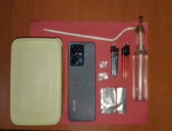 Polisi Ringkus Tiga Pria di Tanjungpinang, Sempat Buang Sabu di Samping Rumah