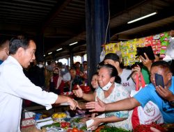 Presiden Jokowi Kunjungi Pasar Minggu Cek Harga dan Ketersediaan Bahan Pangan