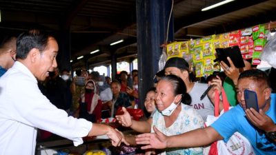Presiden Jokowi Kunjungi Pasar Minggu Cek Harga dan Ketersediaan Bahan Pangan