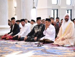 Presiden Jokowi dan Ibu Iriana Salat Idul Fitri di Masjid Sheikh Zayed