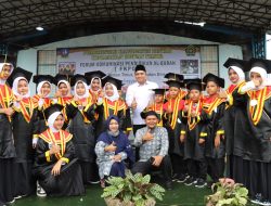 727 Santri Diwisuda, Roby: “Jangan Tinggalkan Al-Qur’an ya, Nak”