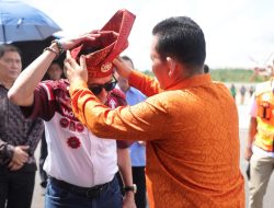 Gubernur Ansar Sambut Kedatangan Menteri Hukum dan HAM di Bandara RHF