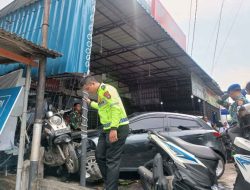 Kecelakaan di Tanjungpinang, Mobil Seruduk Ibu dan Anak Hingga Mini Market