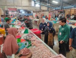 Jelang Idul Adha, Wako Rahma Pantau Stok dan Harga Bahan Pokok di Pasar Bintan Center