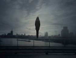 Warga Tanjungpinang Nekat Lompat dari Jembatan Dompak