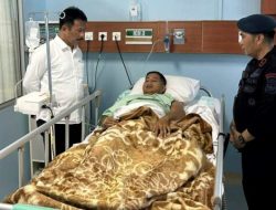 Pasca Kerusuhan saat Penertiban, Rudi Jenguk Polisi Korban Terkena Panah di RSBK