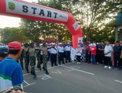 Lepas Regu Gerak Jalan Proklamasi 17 Kilometer, Wako Rahma Harap Seluruh Peserta Kompak