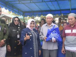 Wako Rahma Serahkan 1.000 Paket Bahan Pangan ke Lansia