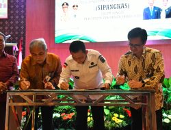 Gubernur Ansar Tandatangani Penerapan Aplikasi Online SP2D Online Terintegrasi CMS